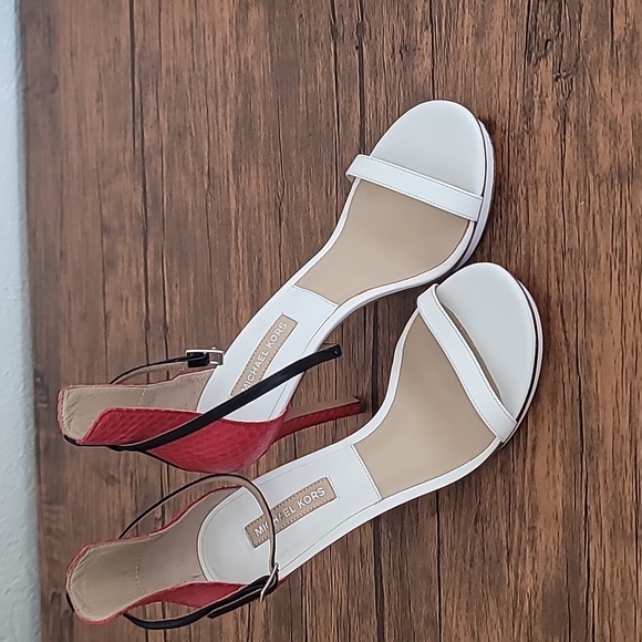 Michael Kors Collection Doris Optic White Heeld - Picture 2 of 6